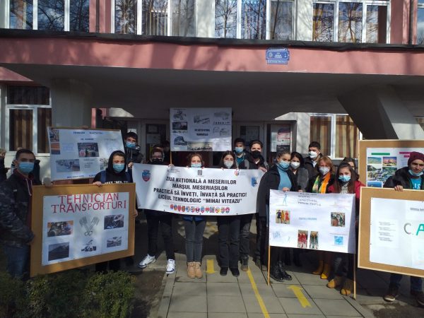 mars3 ”Marșul meseriașilor” de la Liceul Tehnologic ”Mihai Viteazu” din Vulcan