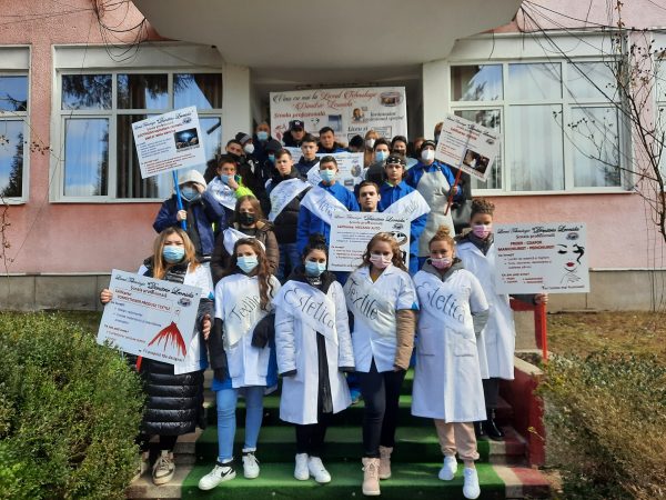 La Petroșani, elevii participanți la ”Marșul Meseriașilor” au demonstrat că meseria e brățară de aur