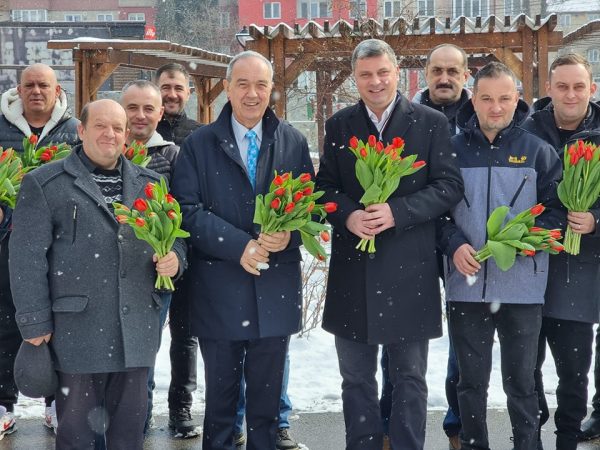 Femeile social-democrate din Lupeni, sărbătorite de colegii din PSD