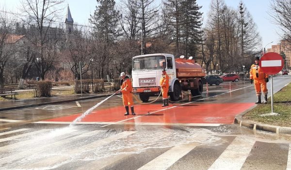 Campania curățeniei de primăvară a început ”ca la carte” în municipiul Lupeni