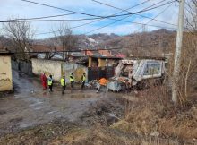 Zona din spatele gării CFR Petroșani, curățată de gunoaie de angajații Supercom