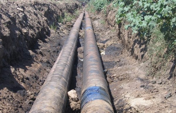 Dezafectarea vechilor rețele de apă potabilă scoate la iveală reclamagii debranșați care consumă apă ilegal