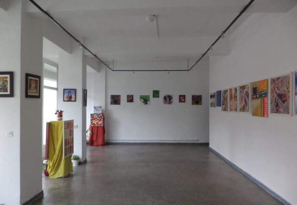 ”Vibrații de primăvară” pe simezele galeriei de artă ”Iosif Tellmann” din Lupeni