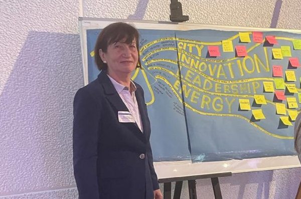 Viceprimarul Vulcanului, prof. Malvine Socaci, model de leadership la Forumul ”Piața orașelor inteligente” de la Bruxelles privind rolul femeilor în viața publică