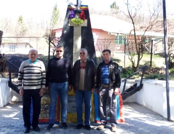 ”Cultul Eroilor” onorat prin fapte de un grup de ofițeri rezerviști de la Petroșani