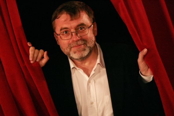 Dramaturgul Matei Vișniec e oaspete de onoare la Festivalul de teatru ”Unire prin cultură” de la Deva