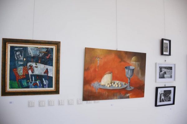 Manifest artistic împotriva tăierii mieilor, la galeria de artă din Hunedoara