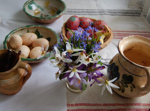 Demonstrații de ”împistrit” ouă la Expoziția de Istorie Locală și Etnografie din Brad