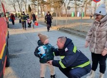 Pompierii militari hunedoreni alături de refugiații ucraineni
