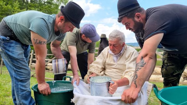 Măsuratul oilor, tradiție de secole păstrată cu sfințenie la Lelese