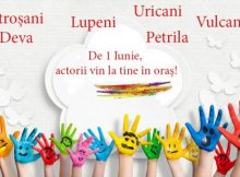 Actorii teatrului din Petroșani aduc bucurie copiilor din șase orașe, de Ziua Copilului