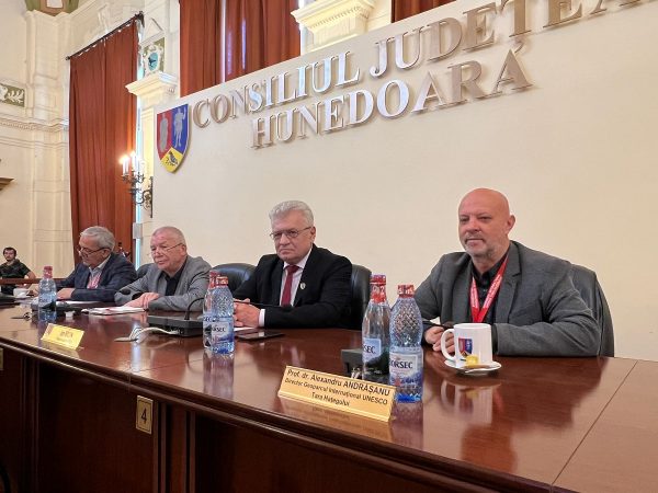 Întâlnire la CJH privind Geoparcul Țara Hațegului, aflat în fața unei noi revalidări UNESCO