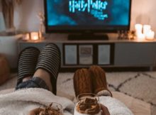 Ești pasionat de filme și seriale? Fă-ți viața mai ușoară cu un smart TV
