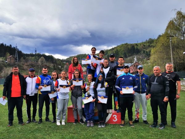 ”Cupa Federației”, prima competiție outdoor a anului 2022 la tir cu arcul din Valea Jiului, câștigată detașat de arcașii hunedoreni