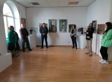 Vernisaj expozițional cu ”Artiștii Văii Jiului” la Casa Studenților din Petroșani