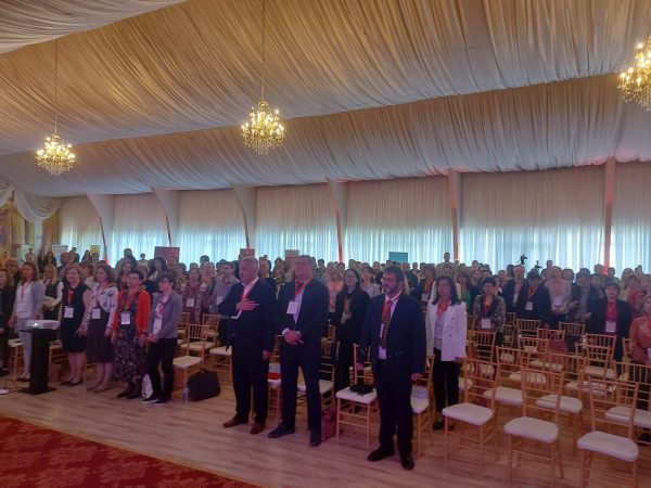 Sute de bibliotecari din România prezenți la Conferința Națională a ANBPR din Parâng