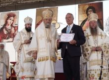 Președintele Consiliului Județean Hunedoara, Laurențiu Nistor, a primit „Crucea Șaguniană pentru mireni” din partea Mitropolitului Ardealului
