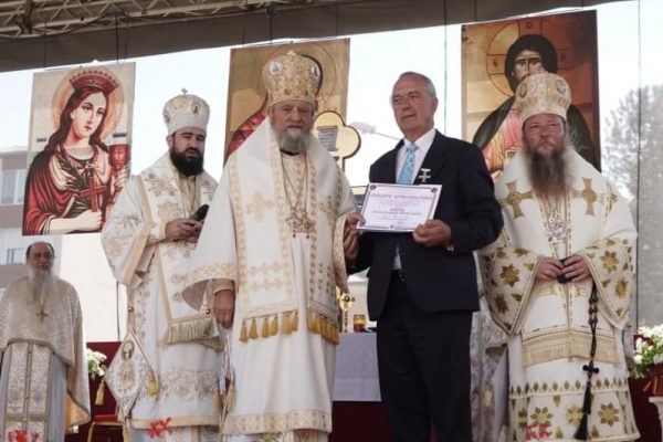 Președintele Consiliului Județean Hunedoara, Laurențiu Nistor, a primit „Crucea Șaguniană pentru mireni” din partea Mitropolitului Ardealului