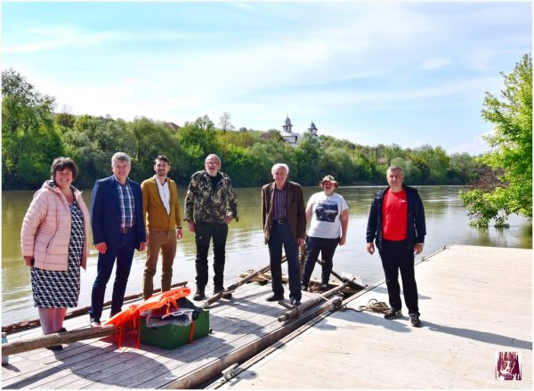 Plutașii veteranului Imi Szuhanek de la ”Petro Aqua” Petroșani, participanți de seamă la ”Festivalul Plutăritului” de la Ciugud