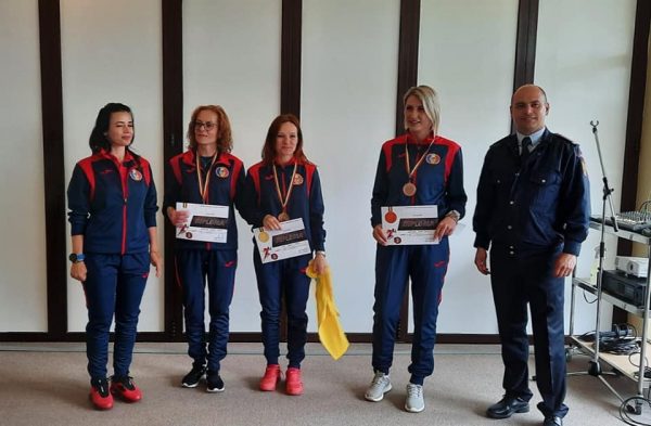 Pompieri hunedoreni în topul sportivilor la concursul IGSU de la Brașov