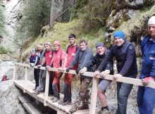 Poteca turistică tematică ”Cascadele din Valea Mării” reamenajată de voluntari