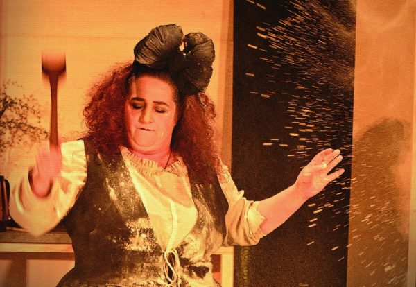 ”Servitoarea” de A.P. Cehov, o nouă premieră la teatrul din Petroșani.