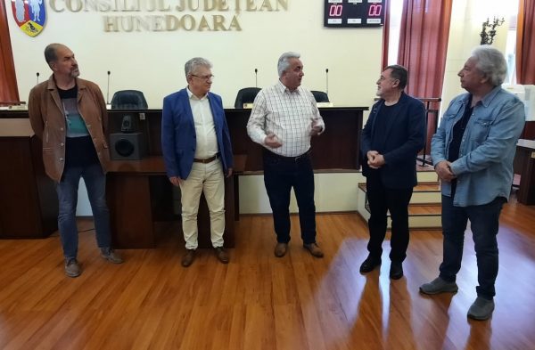 Reputatul dramaturg Matei Vișniec, oaspete la Consiliul județean Hunedoara