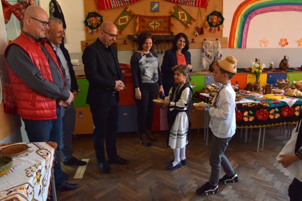 O viziune asupra Europei dezvăluită de elevii Școlii gimnaziale nr. 5 Vulcan, chiar de Ziua Europei