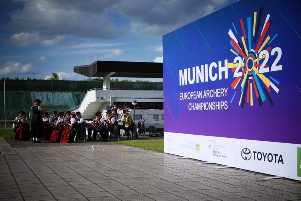 Arcașii români Beatrice Miklos și Mario Țîmpu s-au calificat pentru etapa eliminatorie de la Campionatul European de tir cu arcul din Germania