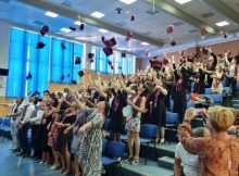 O nouă promoție a Facultății de Asistență Medicală Generală din Deva a sărbătorit absolvirea studiilor universitare