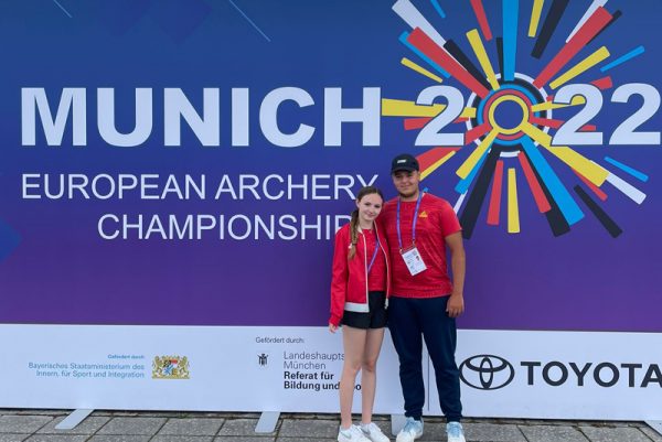 Arcașii hunedoreni Beatrice Miklos și Mario Țîmpu se întorc cu fruntea sus de la Campionatul European din Germania