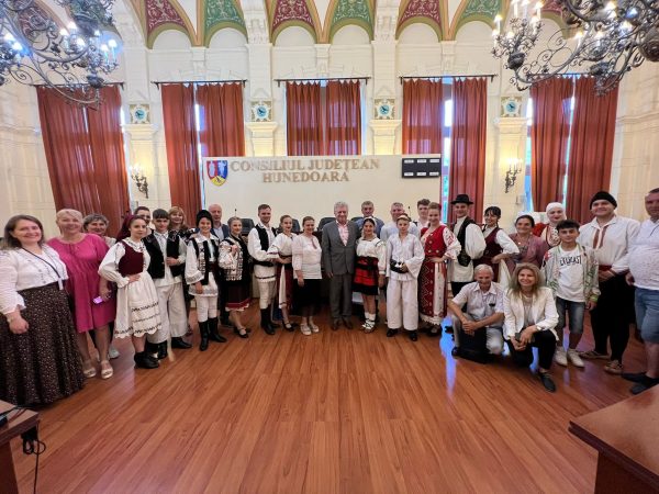 Întâlnire a conducerii CJH cu participanții la Festivalul internațional de folclor ”Carpatica”