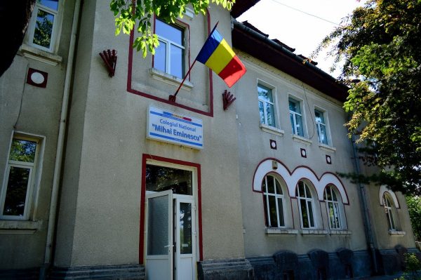 Colegiul Național ”Mihai Eminescu” din Petroșani, nr. 1 în județ la promovabilitatea examenului de Bacalaureat
