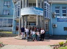 Petiție a unui grup de elevi pentru reabilitarea terenului de sport din Crividia