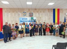 Recunoștință dascălilor din Petroșani ajunși la apogeul carierei, de Ziua Învățătorului