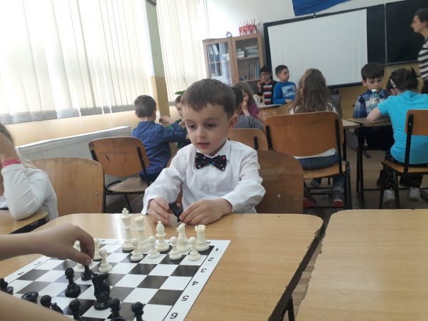 Cursuri de șah pentru copii și nu numai, la Petrila