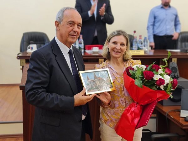 Multipla campioană europeană, mondială și olimpică la gimnastică artistică, Daniela Silivaș-Harper a devenit Cetățean de onoare al județului Hunedoara
