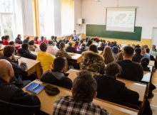 Studenții Universității din Petroșani vor face practică la Direcția de Asistență Socială din Deva