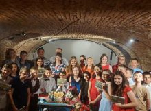 Cartea cu amintiri a absolvenților din ”Clasa Zâmbăreților”