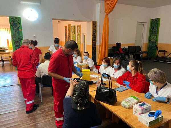 Caravana SALVITAL este prezentă în aceste zile în Ținutul Pădurenilor