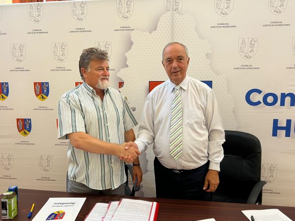 S-a semnat contractul de execuție a lucrărilor pentru obiectivul de investiții „Conservare, restaurare la Amfiteatrul din cadrul sitului Arheologic Ulpia Traina Sarmizegetusa”