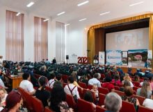 Aplauze pentru absolvenții promoției 2022 ai Facultății de Inginerie Mecanică și Electrică de la Universitatea din Petroșani