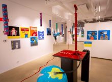 Expoziție colorată, cu mesaje în alb și negru transmise artistic de caricaturistul Ion Barbu, ”Doctor Coloris Causa” la Galeria Națională de Artă Forma din Deva