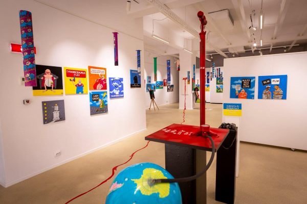 Expoziție colorată, cu mesaje în alb și negru transmise artistic de caricaturistul Ion Barbu, ”Doctor Coloris Causa” la Galeria Națională de Artă Forma din Deva