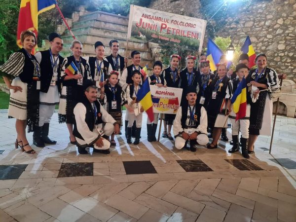 Ansamblul folcloric „Junii Petrileni” prezenți la Festivalul Folcloric „FOLK FEST” din Macedonia