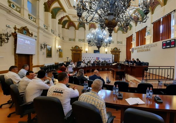 Întâlnire cu tema „Instrumente de dezvoltare teritorială GAL – ITI – Conurbația Jiului” la Consiliul Județean Hunedoara