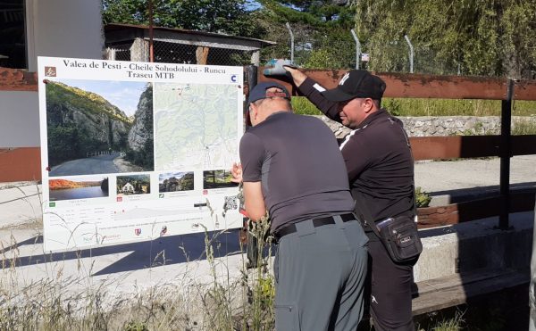 Panouri informative noi la obiectivele turistice din Uricani