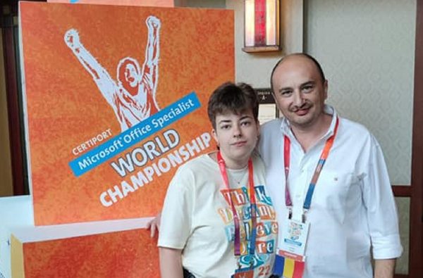 Emilia Slavu și prof. Horațiu Hotea duc Valea Jiului în elita mondială Microsoft Office Specialist