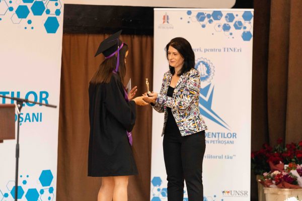 ”Vivat! Crescat! Floreat!” promoția 2022 a Facultății de Științe de la Universitatea din Petroșani