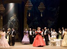 Opera ”La Traviata” de Verdi poate fi văzută la Petroșani și din parcul de lângă Teatrul I.D. Sîrbu”